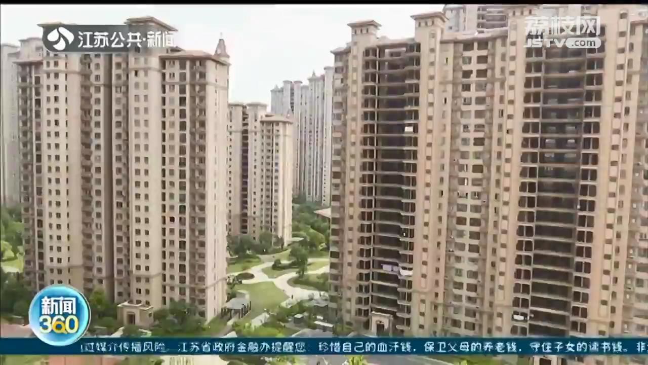 栏杆摇晃、地面积水、雨水进门……如此连廊让业主直摇头
